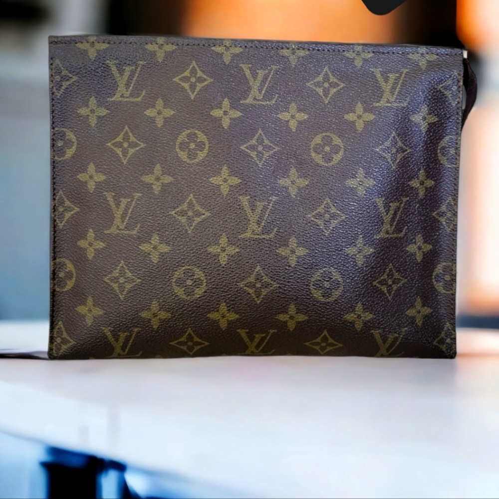 Louis Vuitton  Cosmetic Pouch Bag  Pochette Toilette 26